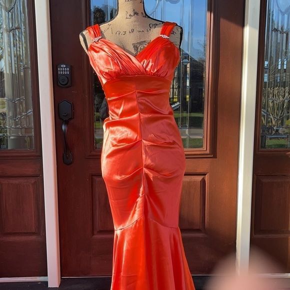 Blondie Nites Dresses & Skirts - Beautiful Prom/Evening Dress🔥🔥